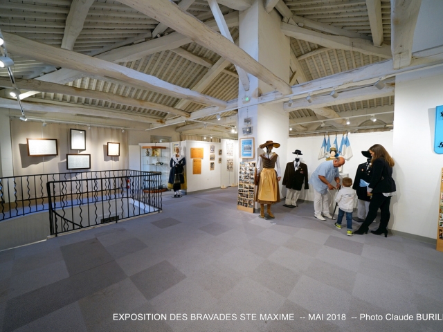 Photographe Claude Burillon : EXPOSITION LES 50 ANS de BRAVADES STE MAXIME MAI 2018